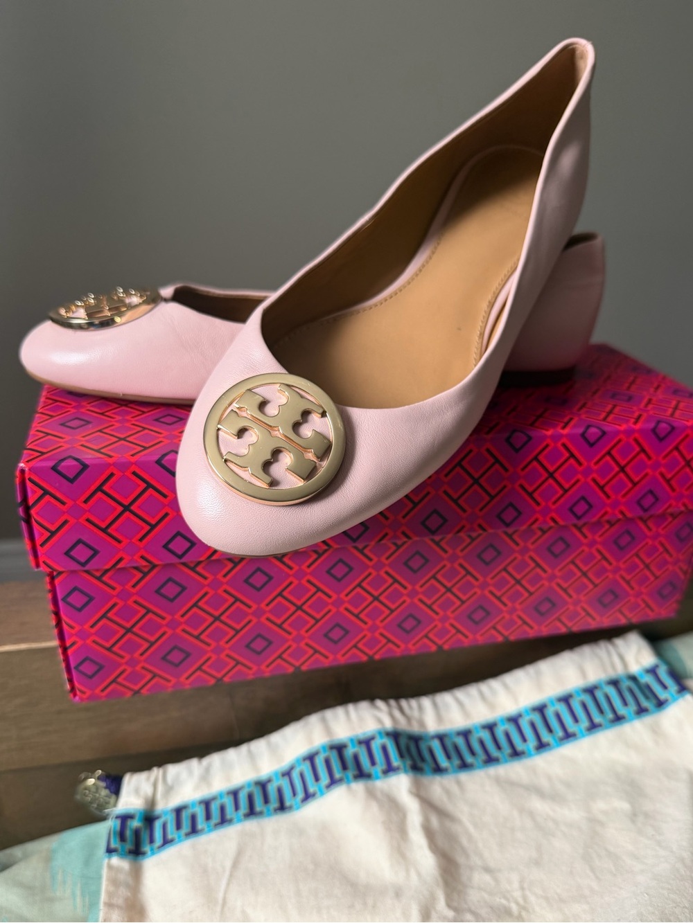 Tory Burch Pale Pink Leather Ballet Flats with Gold Logo size 7.5